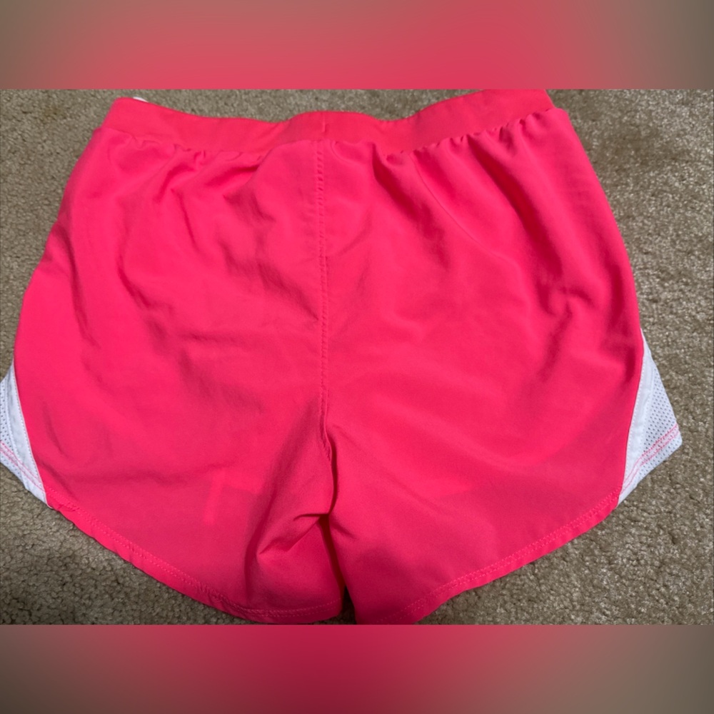 Under Armour Heat Gear Loose Fit Hot Pink Shorts Womens XS Extra Small - Picture 7 of 7